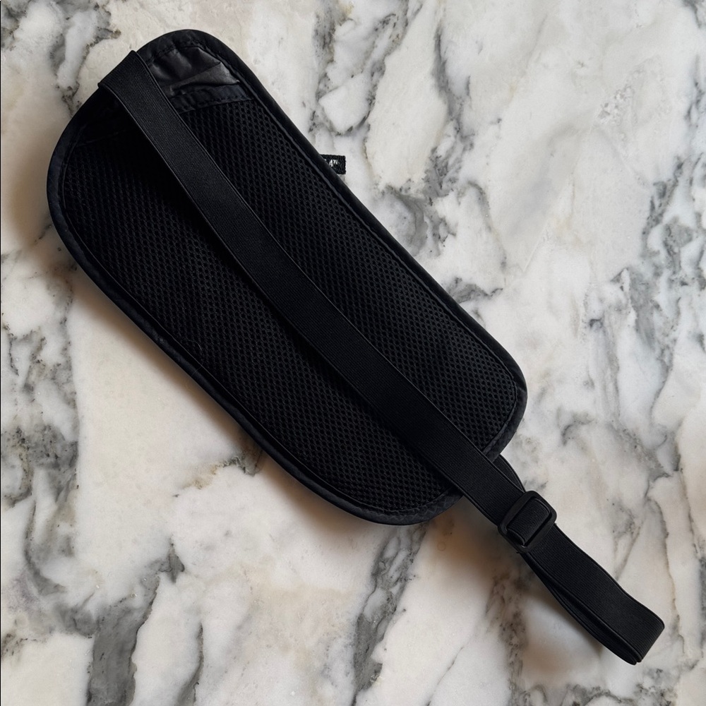 VENTURE 4th Black UNISEX Travel Belt Bag w/RFID Blocking - Picture 8 of 10